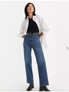 Levi's Women Ribcage Straight Ankle Jeans